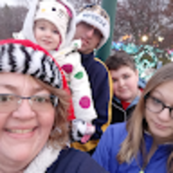 Profile Picture of Annie Bechstein (@anniebechstein) on Poshmark