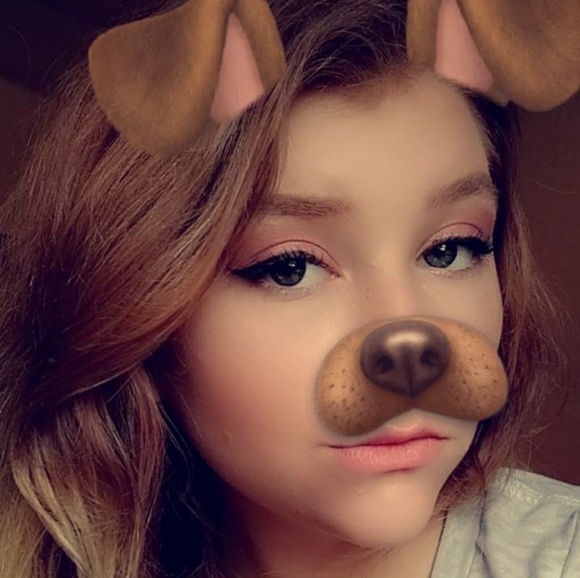 Profile Picture of Danielle Hiera (@dani_banani420) on Poshmark