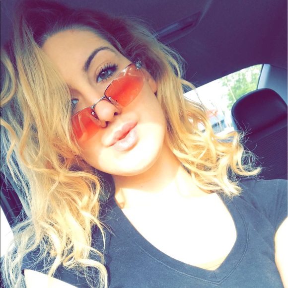 Profile Picture of Julia Streeter (@julia9767) on Poshmark