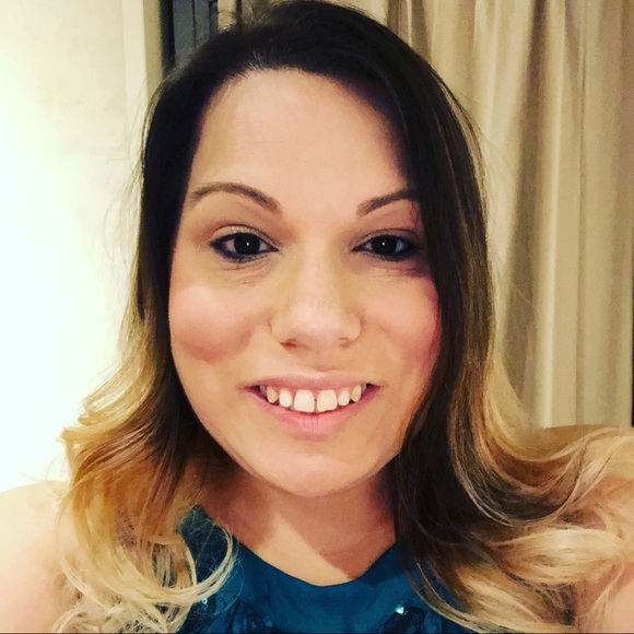 Profile Picture of Alicia Harris (@aliciaharris818) on Poshmark