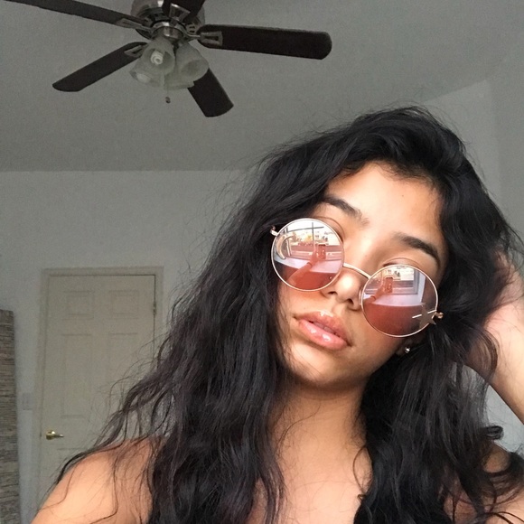 Profile Picture of Joselyn Alvarez (@joselynalvarez) on Poshmark