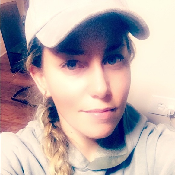 Profile Picture of Sarah Block (@sblock298) on Poshmark