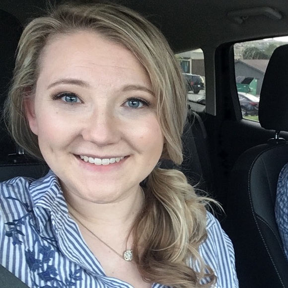 Profile Picture of Rebecca Hansen (@rhansen991) on Poshmark