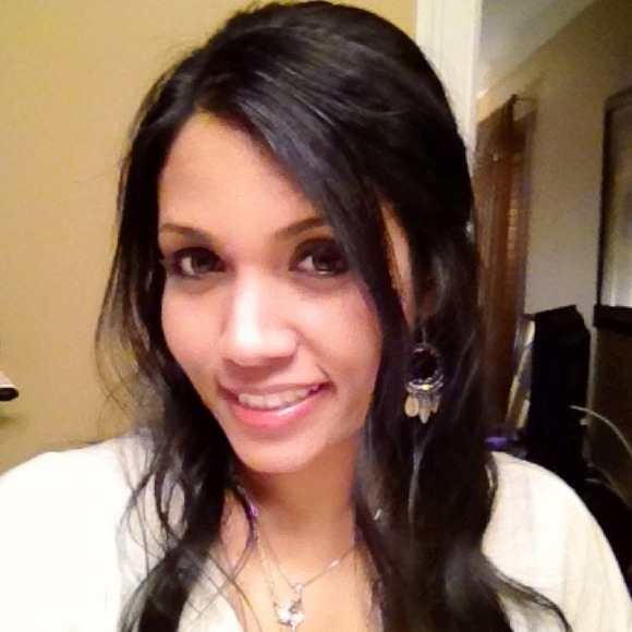 Profile Picture of Donna Singh (@dondra12) on Poshmark