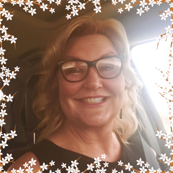 Profile Picture of Catherine Dequaine van dyke (@catdeq) on Poshmark