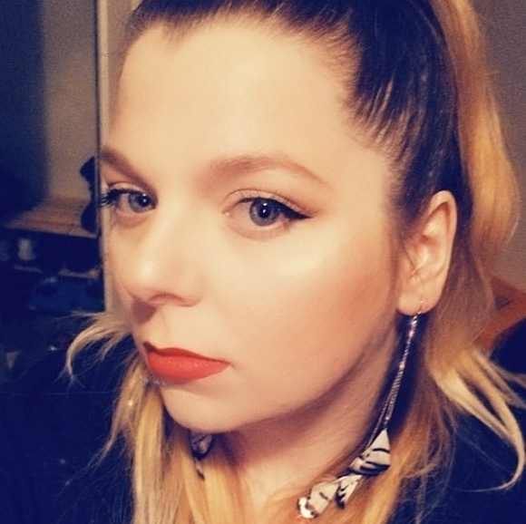 Profile Picture of Julia Breslow (@saoirse3473) on Poshmark