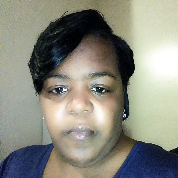 Profile Picture of Michele Tutton (@mtutton01) on Poshmark
