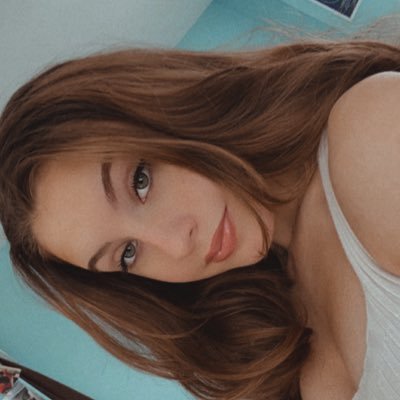 Profile Picture of Ashley 💛 (@AshleyShank10) on Twitter