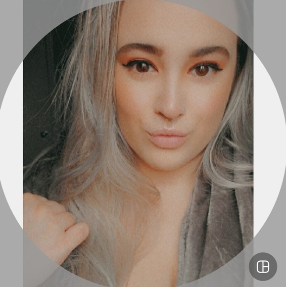 Profile Picture of Alexis Manvell (@alexismanvell) on Poshmark