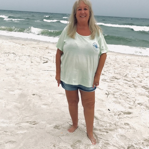 Profile Picture of Pam Manzella (@pamey28) on Poshmark