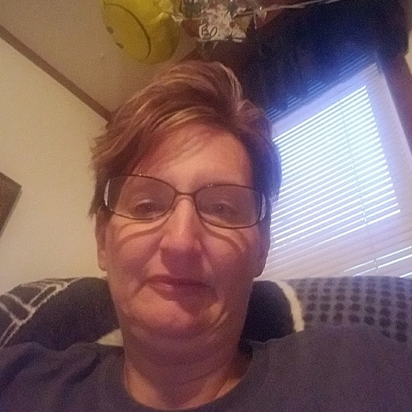 Profile Picture of Kim Ausby (@ausbykaa) on Poshmark