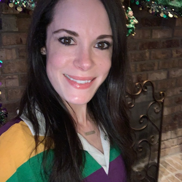 Profile Picture of Laura Minutillo (@frances1103) on Poshmark