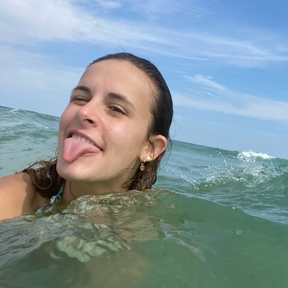 Profile Picture of Amanda Munzek (@mandamunz) on Poshmark