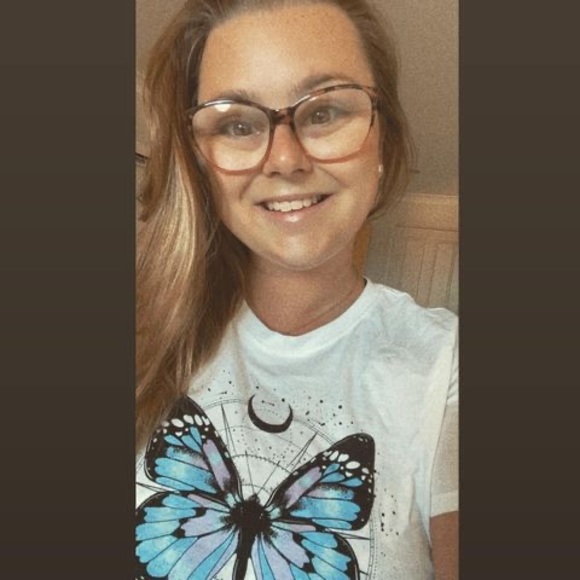 Profile Picture of Kim Kemper (@kim3913) on Poshmark