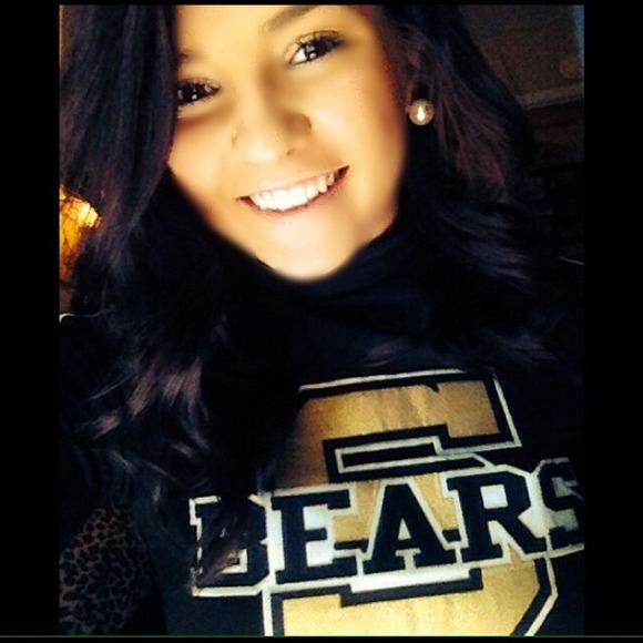 Profile Picture of Alexa Collins (@alexa_b_collins) on Poshmark