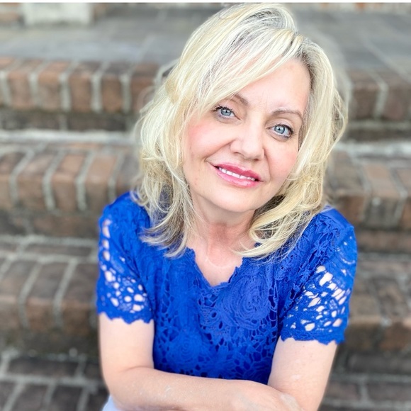 Profile Picture of Suzanne Freeman (@griffyndor61) on Poshmark