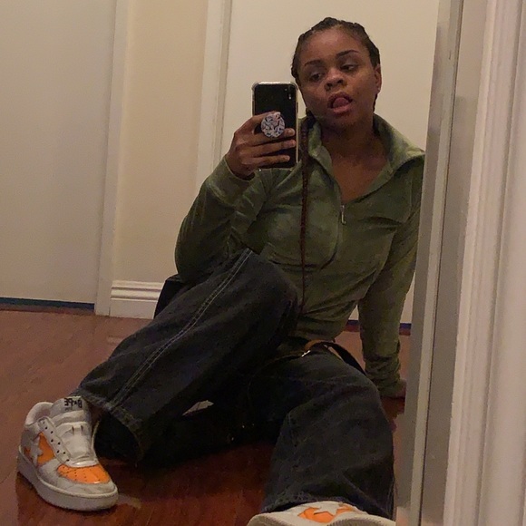 Profile Picture of Jade Perry (@juiiicyj00) on Poshmark