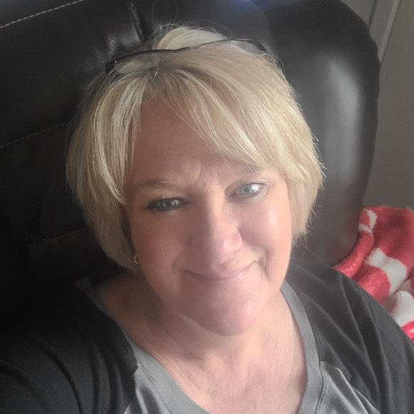 Profile Picture of Sandy Bobst (@rlk623) on Poshmark