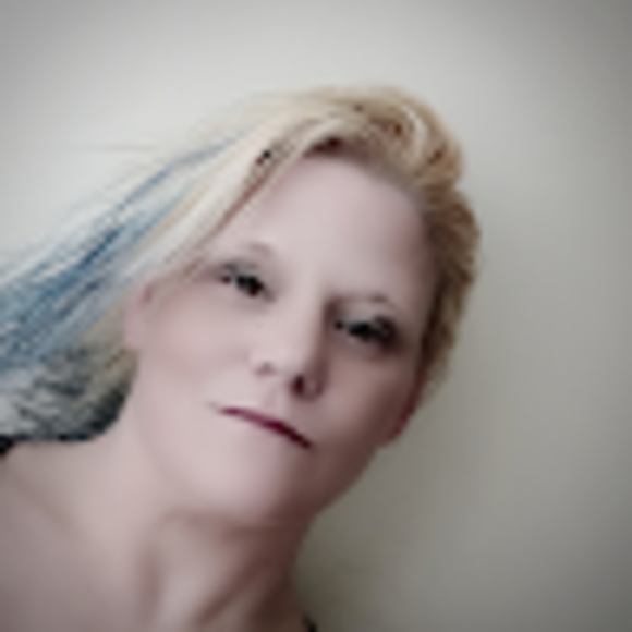 Profile Picture of Tina Berlinger (@aqua79sun) on Poshmark