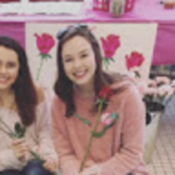 Profile Picture of Michaela mae Aycock (@michaelamae1998) on Poshmark