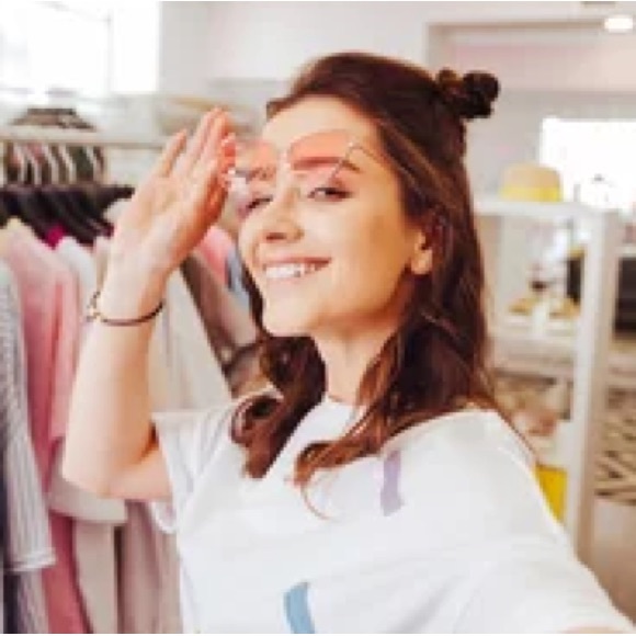 Profile Picture of Lisa Franklin (@threads2threads) on Poshmark
