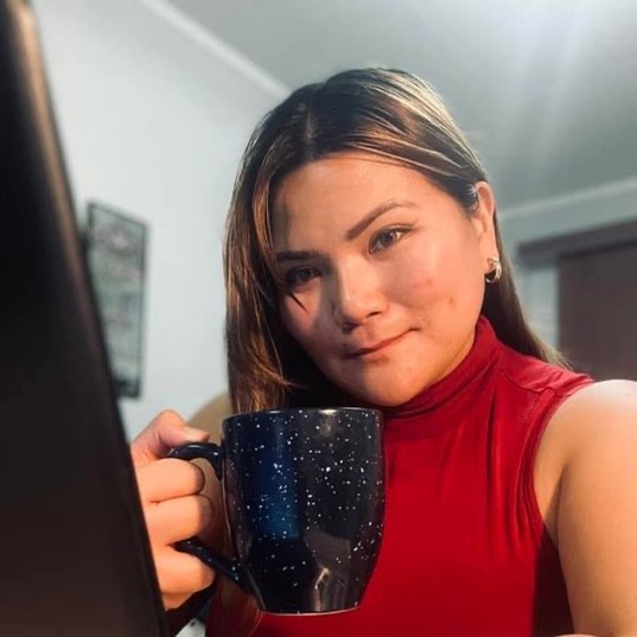 Profile Picture of Izz Manalad (@mesmerized_izz) on Poshmark