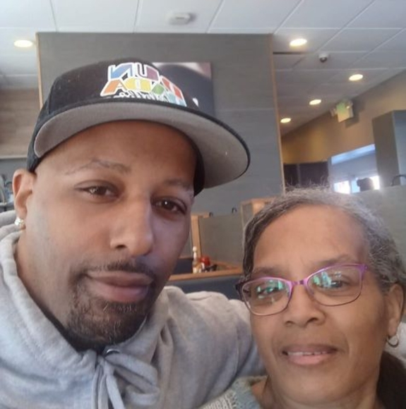 Profile Picture of Crystal Quarles (@crystalquarl346) on Poshmark