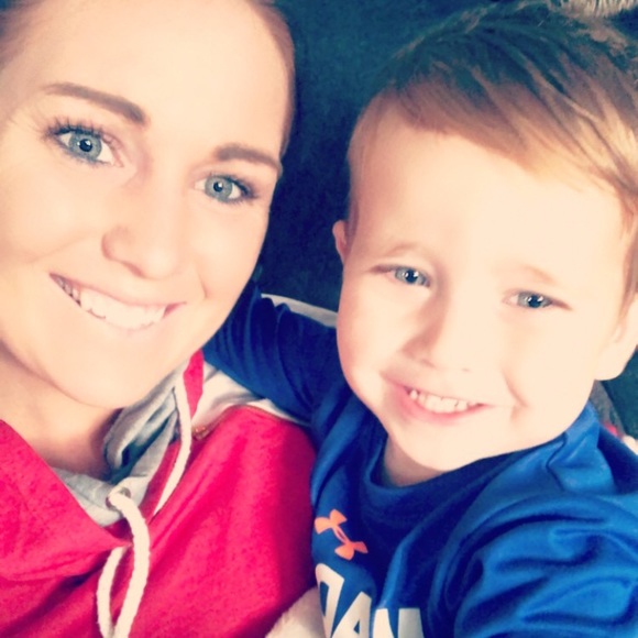 Profile Picture of Christine Bischoff (@christine_20_10) on Poshmark