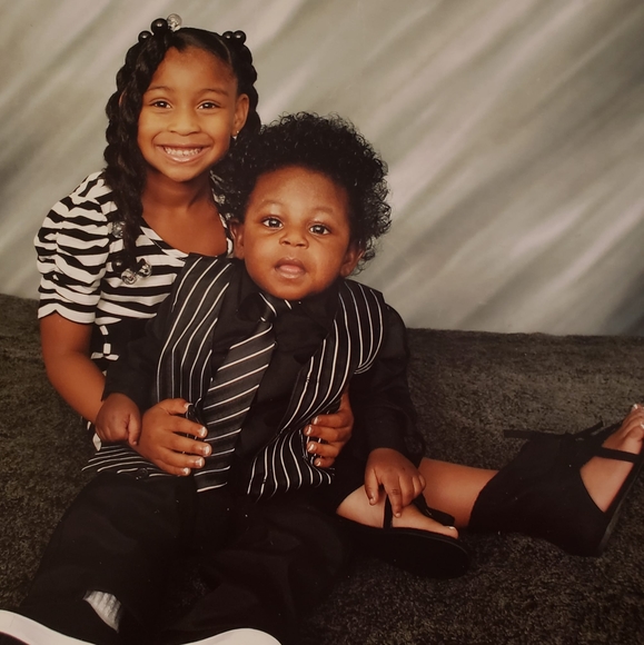 Profile Picture of Aishia Caldwell (@aishiacaldwell) on Poshmark