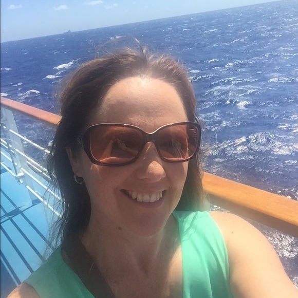 Profile Picture of Pauline Benso (@pauluke) on Poshmark