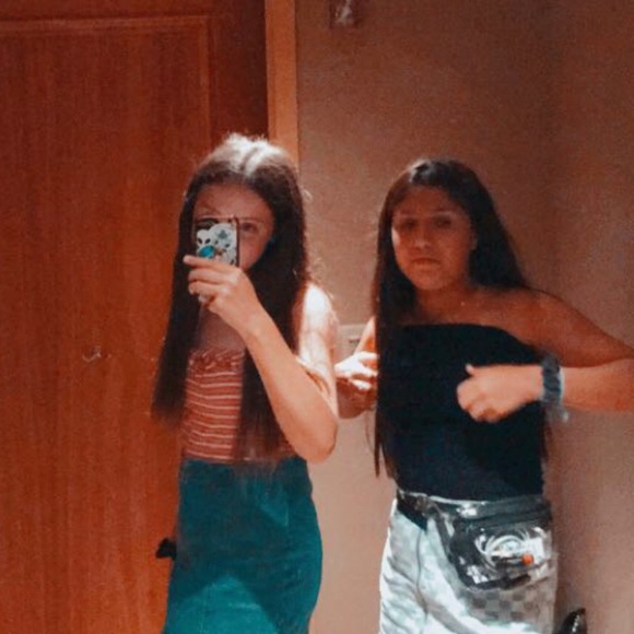 Profile Picture of Lucy Sampson (@lucy_sampson05) on Poshmark