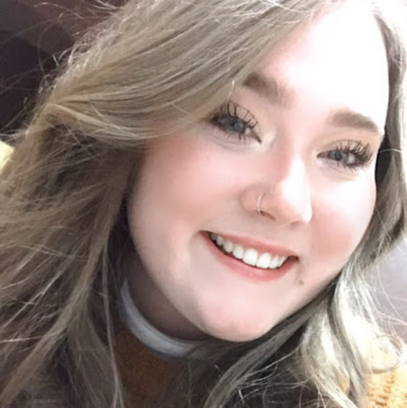 Profile Picture of Megan Pettys (@pettysmr) on Poshmark
