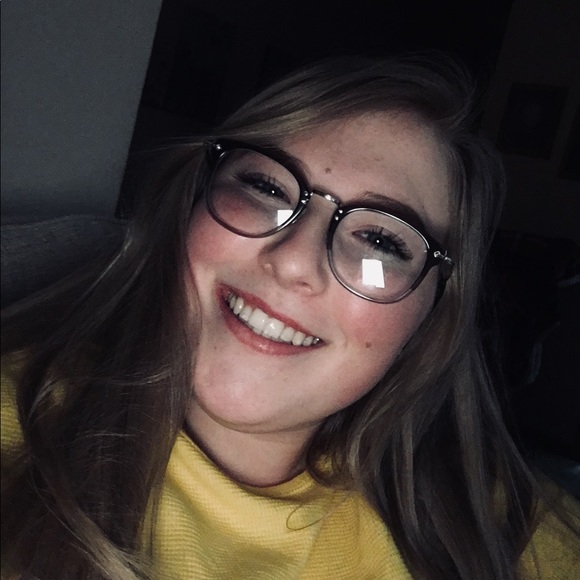 Profile Picture of Paige Wichmann (@paigew_2) on Poshmark