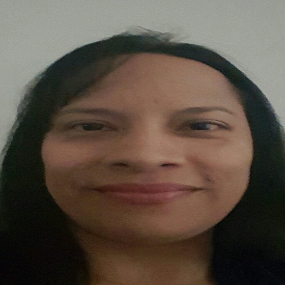 Profile Picture of Kathy Deluna (@deluna2) on Poshmark