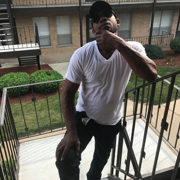 Profile Picture of Aarod Luvert (@aarod6) on Poshmark