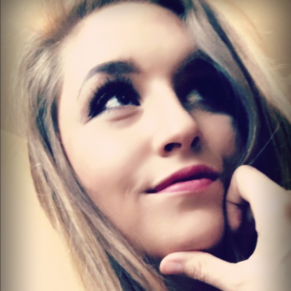 Maranda Watson - Poshmark Profile Picture of Maranda Watson (@randapants) on Poshmark