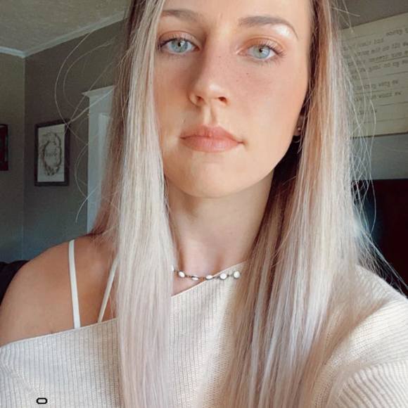 Profile Picture of Bobbie Evans (@bobbielynnevans) on Poshmark