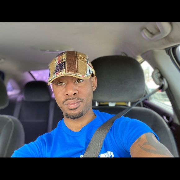 Profile Picture of Raymond Cook (@mrcook07) on Poshmark