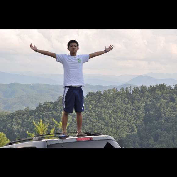 Profile Picture of Mark Tuazon (@mark_tuazon) on Poshmark