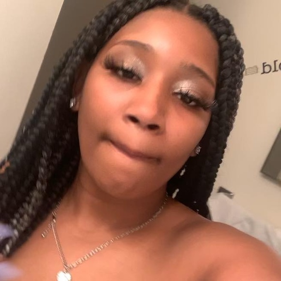 Profile Picture of Kiasha Johnson (@kiasha16) on Poshmark