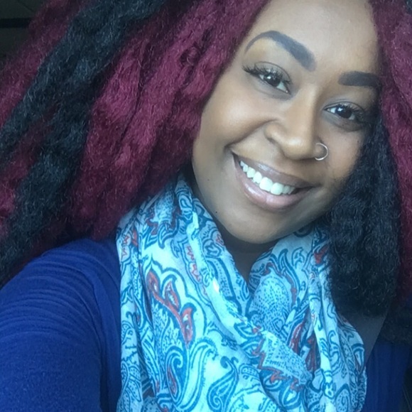 Profile Picture of Danielle Burdette (@danielleburd546) on Poshmark