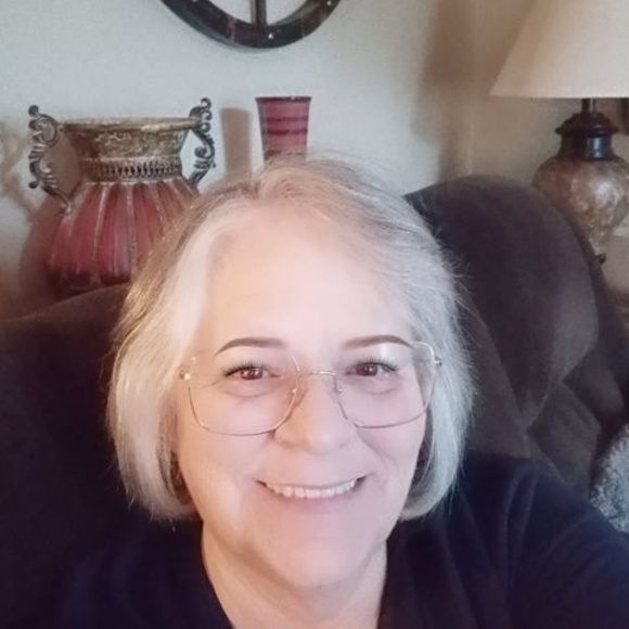 Profile Picture of Richa Mealor (@richamealor3) on Poshmark