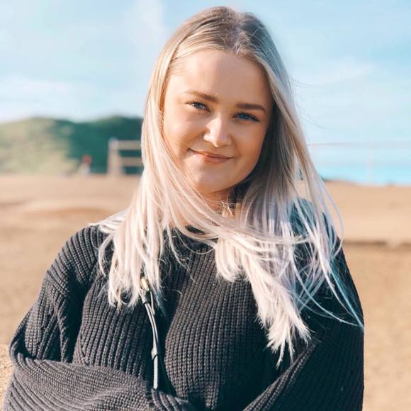 Profile Picture of Marlyn Habets (@resemblemarlynn) on Poshmark