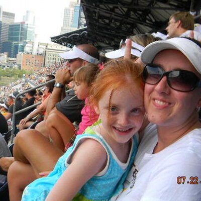 Profile Picture of Christina Nicklas (@chris_nicklas) on Twitter