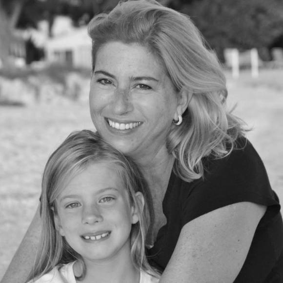 Profile Picture of Amanda Holliday (@atholliday) on Poshmark