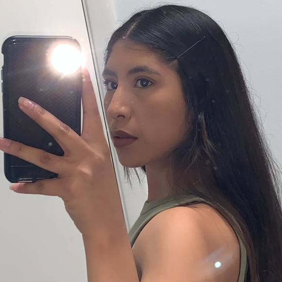 Profile Picture of Jennifer Aparicio (@apajenn1) on Poshmark