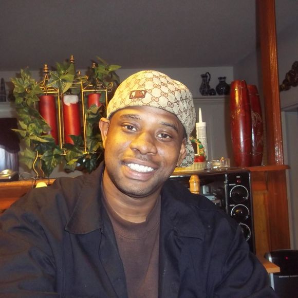 Profile Picture of Alex Grooms (@alexdgr896) on Poshmark