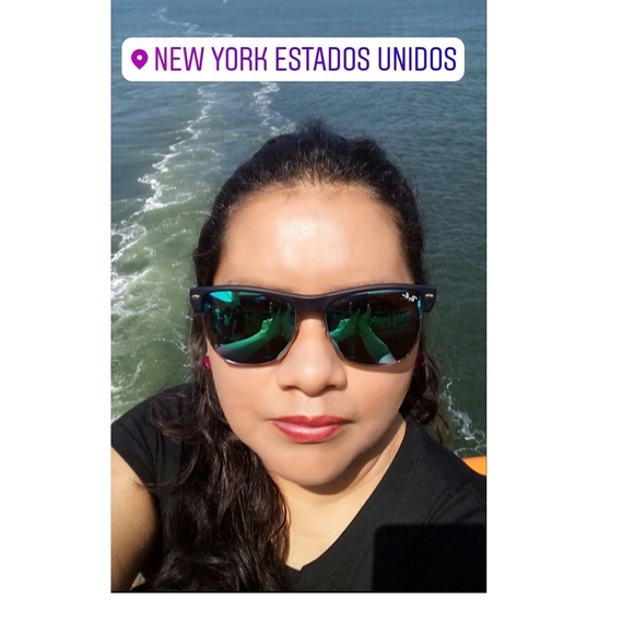 Profile Picture of Eliana Santiago campos (@eliana_2303) on Poshmark