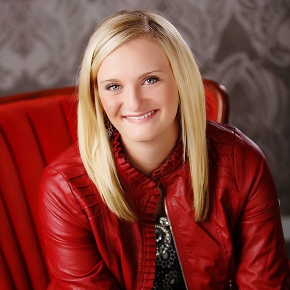 Profile Picture of Kaeli James (@kaelijames30) on Poshmark