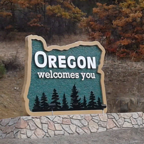 Profile Picture of Bernice Allende (@bereniceallende) on Poshmark